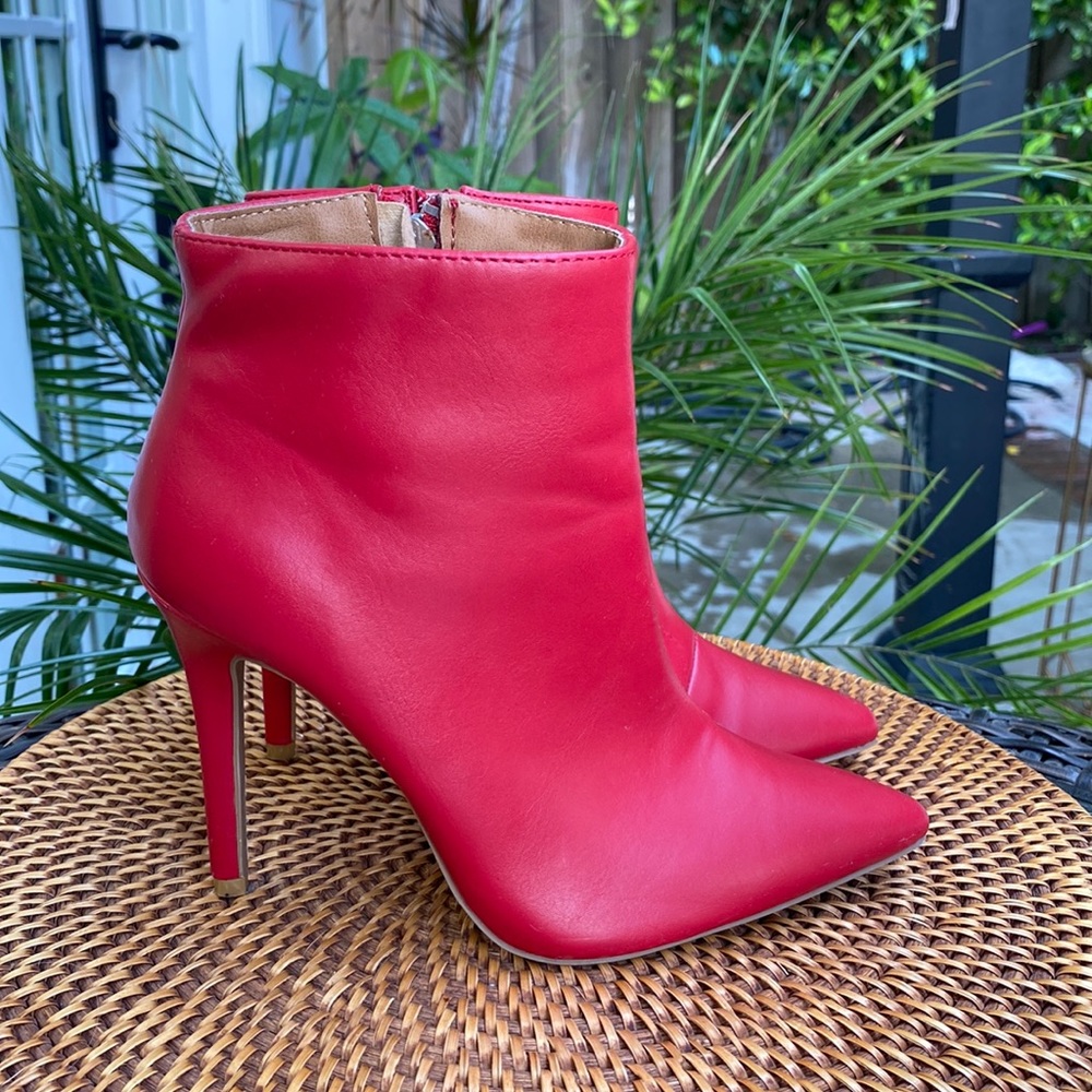 Red booties. Pointed toe.